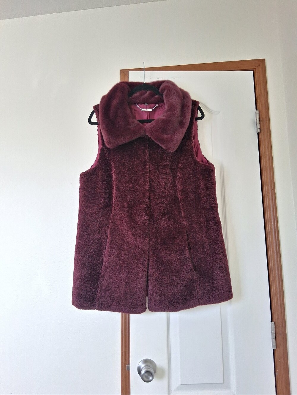 White Black Jacket Vest Coat Burgundy Cabernet Faux Fur Pockets SzXL Soft